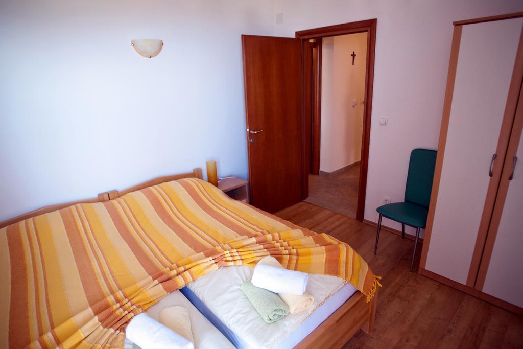 Apartments Marinic Primošten Стая снимка