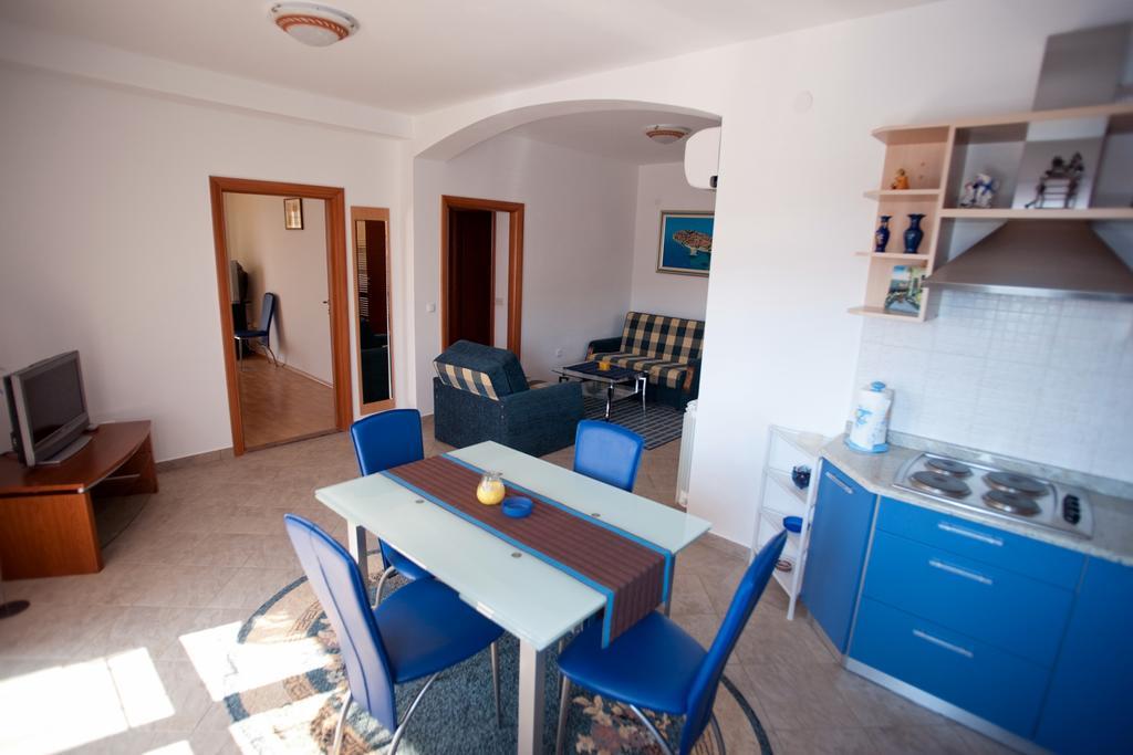 Apartments Marinic Primošten Стая снимка