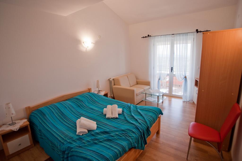 Apartments Marinic Primošten Стая снимка