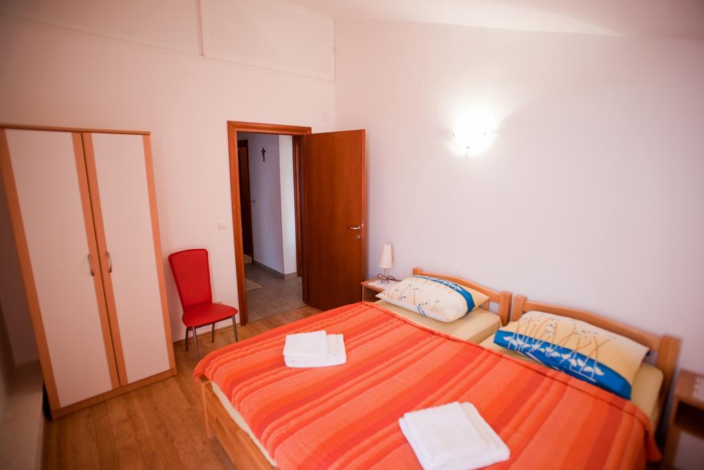 Apartments Marinic Primošten Стая снимка